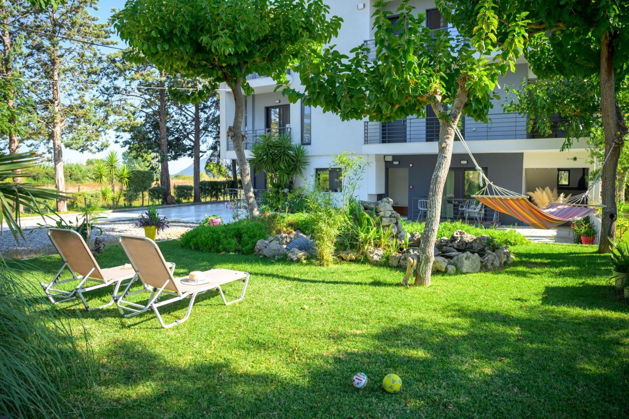 Bikini Apartments Kariótai Exterior foto